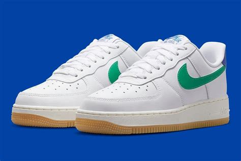 Weiße, grüne Nike Air Force 1 online 